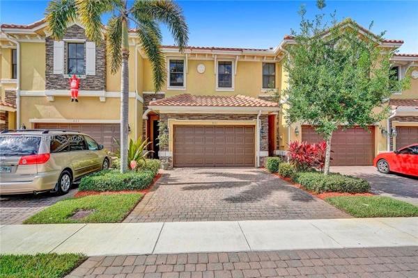 Vaquero Trails, 821 E Village Cir, Davie, Florida 33325, image 1