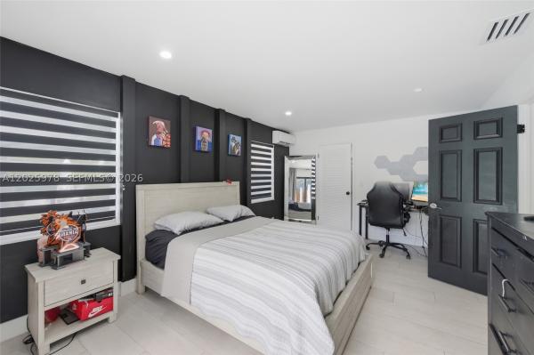 Maplewood, 9935 Ramblewood Dr, Coral Springs, Florida 33071, image 2