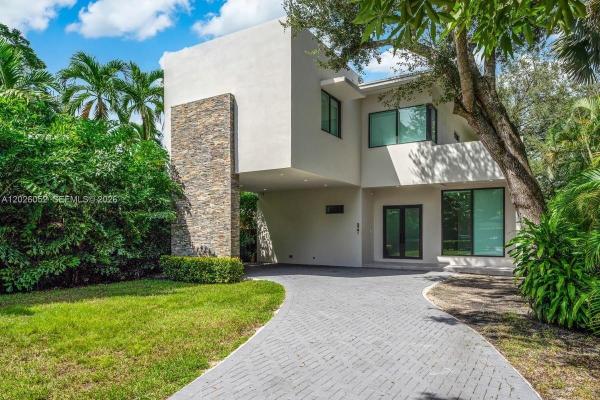 Douglas Circle, 3741 Kumquat Ave, Miami, Florida 33133, image 2
