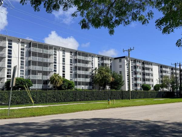 Woodside, 16851 NE 23rd Ave #B601, North Miami Beach, Florida 33160, image 1
