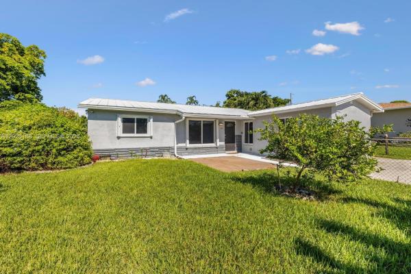 Snug Harbor, 191 SE 13th Ave, Pompano Beach, Florida 33060, image 1