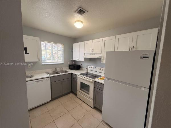 Aqua Vista Townhomes, 2028 NE 167th St #3-152, North Miami Beach, Florida 33162, image 1