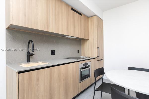 121 NE 5th St #510, Miami, Florida 33132, image 2