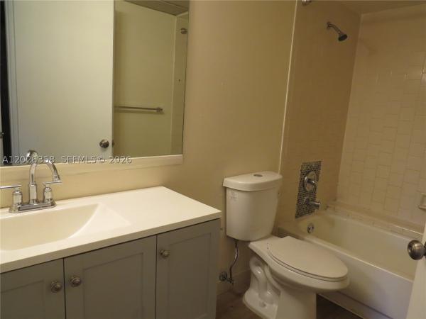 Las Vistas At Doral, 8290 Lake Dr #143, Doral, Florida 33166, image 2