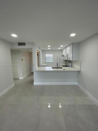 Tangerine Of Pine Island Ridge, 9460 Tangerine Pl #404, Davie, Florida 33324, image 1