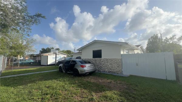 20520 SW 117th Ave, Unincorporated Dade County, Florida 33177, image 1