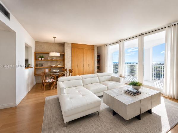 The Carriage House, 5401 Collins Ave #1022, Miami Beach, Florida 33140, image 1