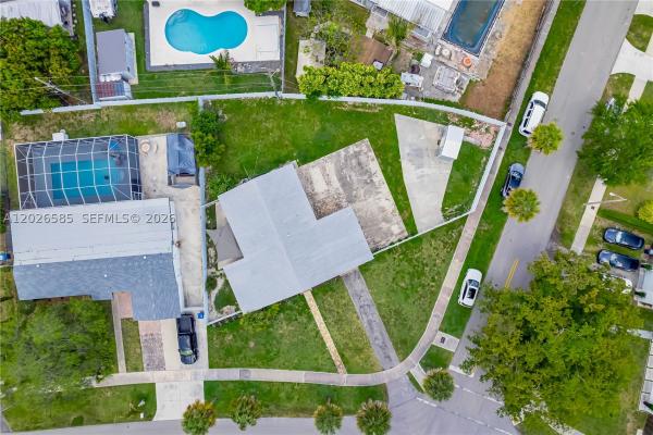 Pine Tree Manor, 9265 Martinique Dr, Cutler Bay, Florida 33189, image 2