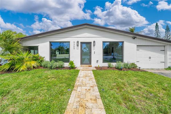 Pine Tree Manor, 9265 Martinique Dr, Cutler Bay, Florida 33189, image 1