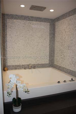 Epic Hotel & Residences, 200 Biscayne Boulevard Way #4211, Miami, Florida 33131, image 2