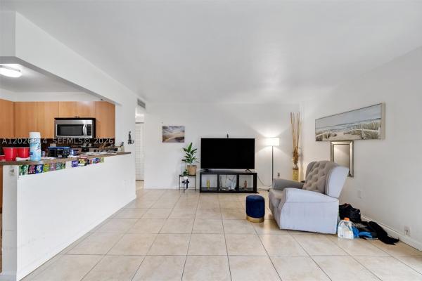 9445 SW 76th St #U4, Unincorporated Dade County, Florida 33173, image 2