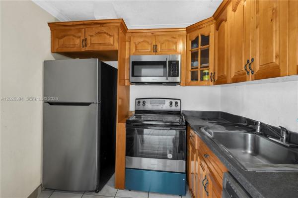 496 NW 165th Street Rd #D-616, Unincorporated Dade County, Florida 33169, image 2