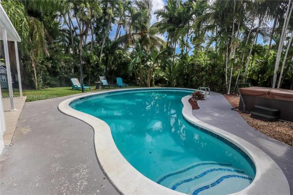 Hollywood Lakes, 955 Van Buren St, Hollywood, Florida 33019, image 2