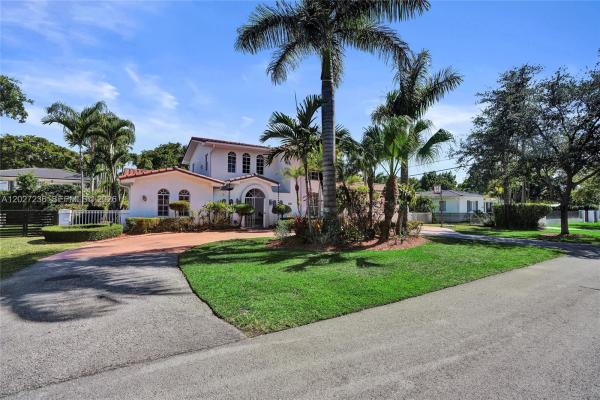 Coral Gables Country Club, 1534 Palancia Ave, Coral Gables, Florida 33146, image 2