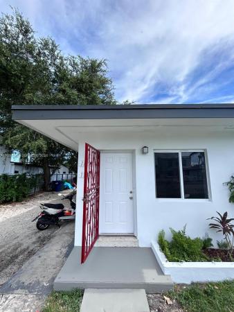 1128 NW 76th St #1130, Unincorporated Dade County, Florida 33150, image 2