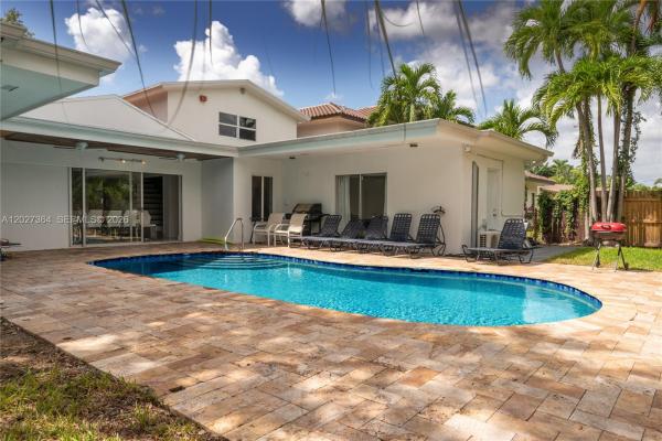 2555 NE 202nd St, Unincorporated Dade County, Florida 33180, image 2