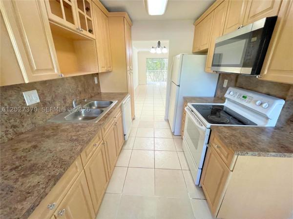 Fairways Of Tamarac, 8450 Lagos De Campo Blvd #206, Tamarac, Florida 33321, image 1