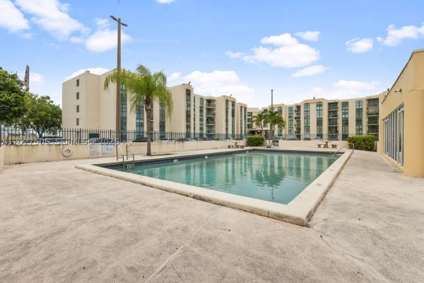 2075 SW 122nd Ave #226, Unincorporated Dade County, Florida 33175, image 2