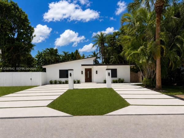 2627 NE 213th St, Unincorporated Dade County, Florida 33180, image 1
