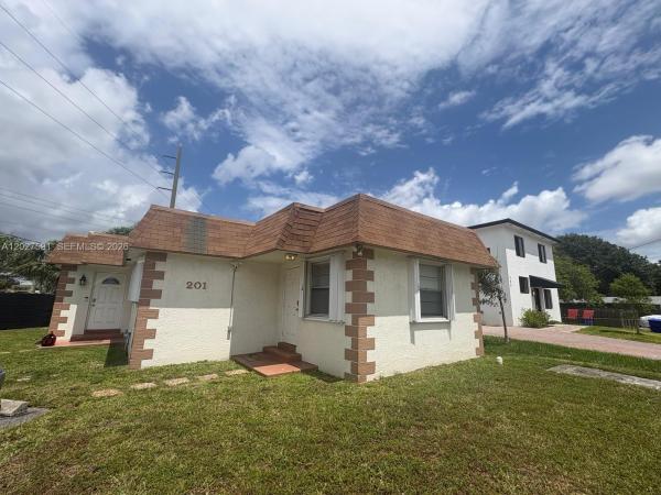Hollywood Beach Gardens, 201 Columbus Pkwy #1-2, Hollywood, Florida 33021, image 1