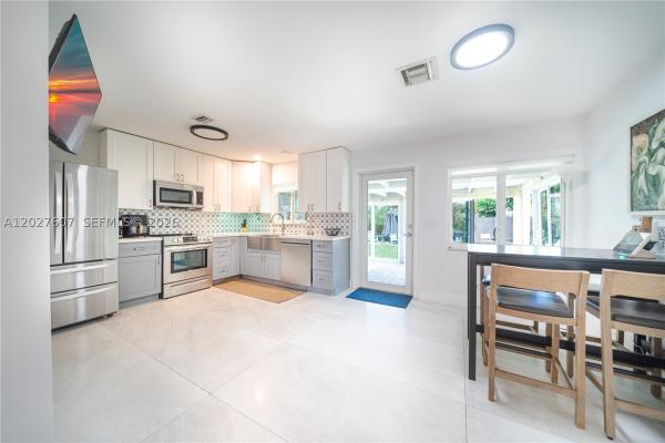 Gulfstream Estates, 1101 NE 5th St, Hallandale Beach, Florida 33009, image 2