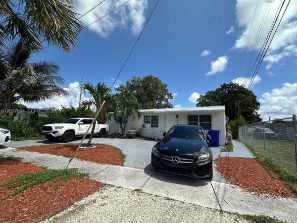 College, 685 SW 7th Ter, Dania Beach, Florida 33004, image 1