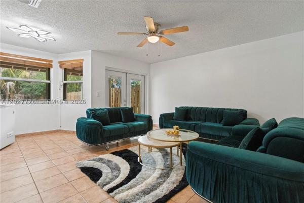 Lakeside Key, 1051 SW 95th Ter, Pembroke Pines, Florida 33025, image 3