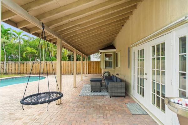 Lakeside Key, 1051 SW 95th Ter, Pembroke Pines, Florida 33025, image 2