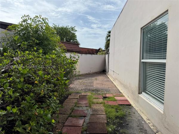 Miami Lakes Golf Course Village, 7420 Big Cypress Dr, Miami Lakes, Florida 33014, image 1