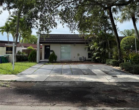 Miami Lakes Golf Course Village, 7420 Big Cypress Dr, Miami Lakes, Florida 33014, image 1