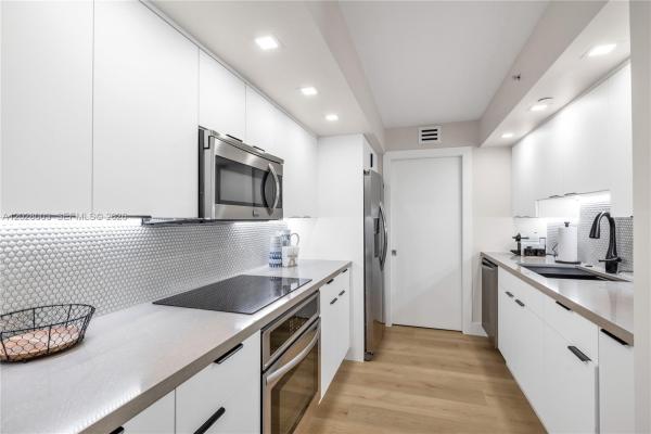 The Collins, 6917 Collins Ave #1404, Miami Beach, Florida 33141, image 2