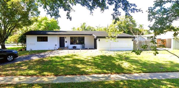 Plantation Gardens, 11 Redwood Cir, Plantation, Florida 33317, image 1