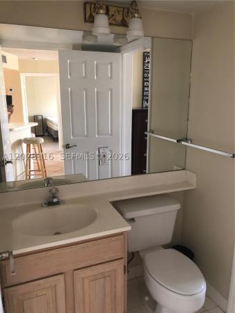 University Inn, 1280 S Alhambra Cir #2201, Coral Gables, Florida 33146, image 3