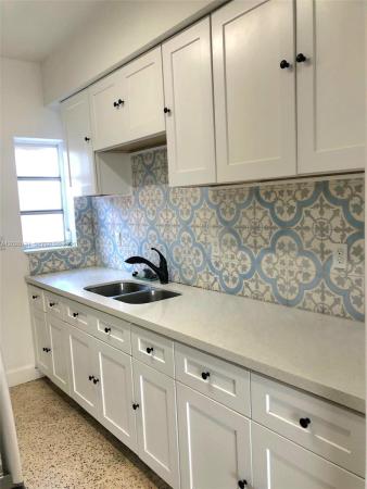 7135 Rue Granville #4, Miami Beach, Florida 33141, image 2