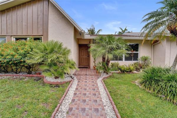 Hollywood Center, 417 SE 4th St, Dania Beach, Florida 33004, image 3