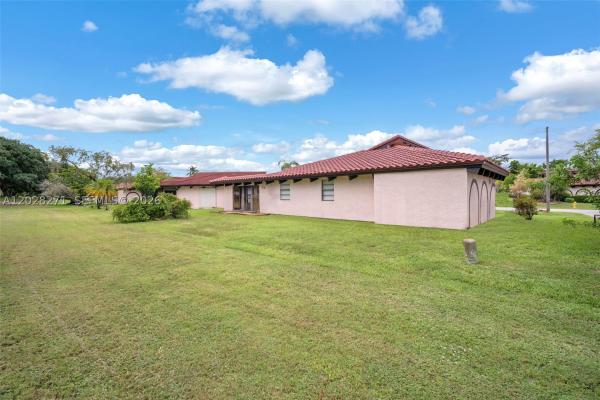 The Pines At Woodmont, 8176 Pine Cir #6, Tamarac, Florida 33321, image 2