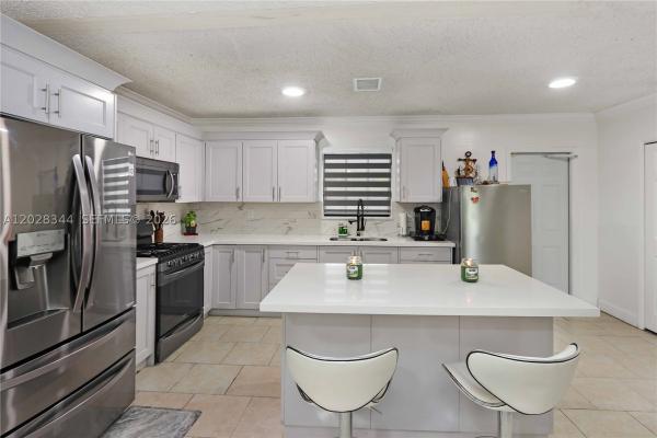 12100 SW 181st Ter, Unincorporated Dade County, Florida 33177, image 2