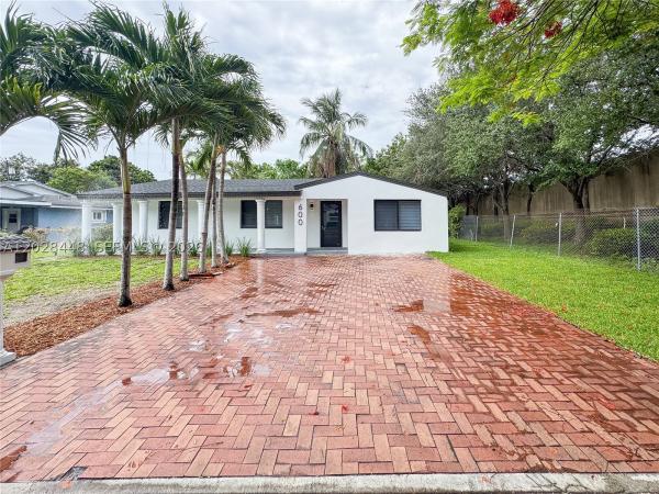 600 NW 108th Ter, Unincorporated Dade County, Florida 33168, image 2