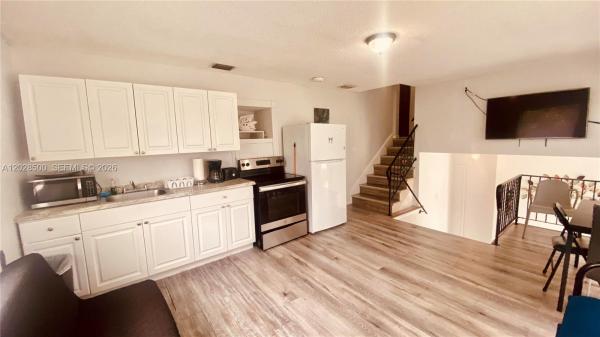 Boulevard Heights, 141 NW Mcarthur Pkwy #A, Pembroke Pines, Florida 33024, image 1