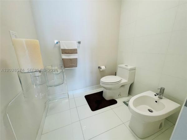 Paramount Bay, 2020 N Bayshore Dr #2008, Miami, Florida 33137, image 2