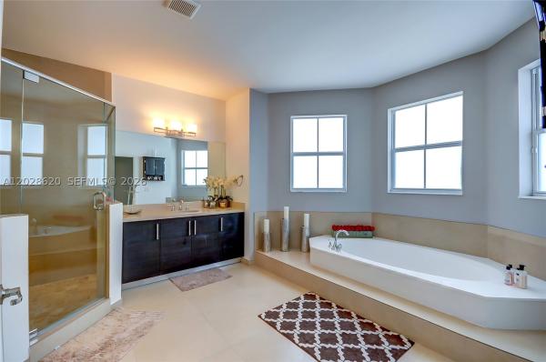 Vintage Estates, 10555 NW 69th Ter, Doral, Florida 33178, image 2