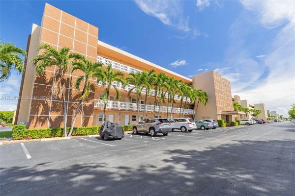 Meadowbrook Lakes, 201 SE 11th Ter #102, Dania Beach, Florida 33004, image 1