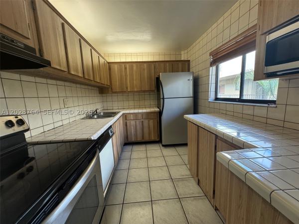 8625 NW 8th St #402, Unincorporated Dade County, Florida 33126, image 2