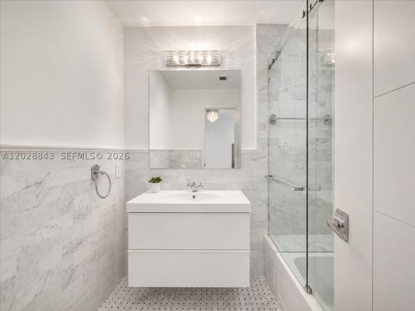 2558 NE 206th Ter, Aventura, Florida 33180, image 1
