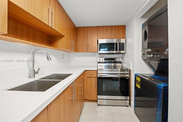 Samari Lake East, 10090 NW 80th Ct #1447, Hialeah Gardens, Florida 33016, image 1