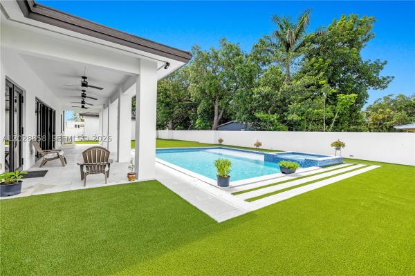 152 NW 165th St, Unincorporated Dade County, Florida 33169, image 1