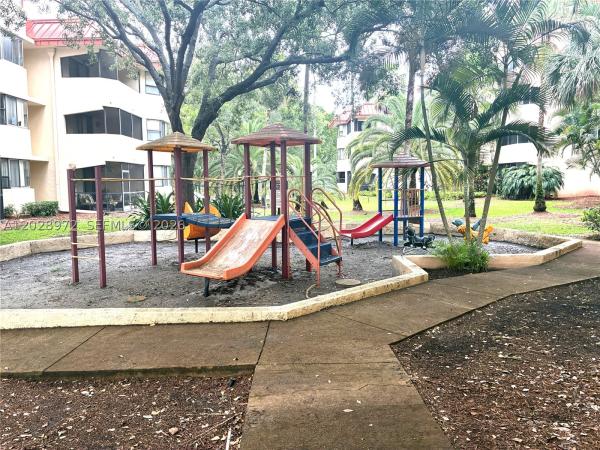 Plantation Forest, 7451 NW 16th St #403, Plantation, Florida 33313, image 3