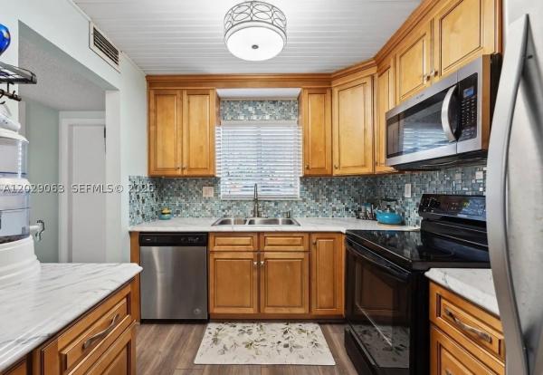 Hollywood Gardens, 3300 Atlanta St #15B, Hollywood, Florida 33021, image 2