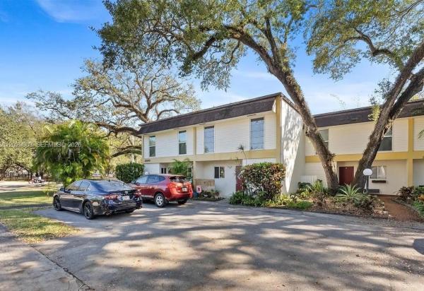 Hollywood Gardens, 3300 Atlanta St #15B, Hollywood, Florida 33021, image 1