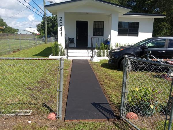2041 NW 100th St, Unincorporated Dade County, Florida 33147, image 1